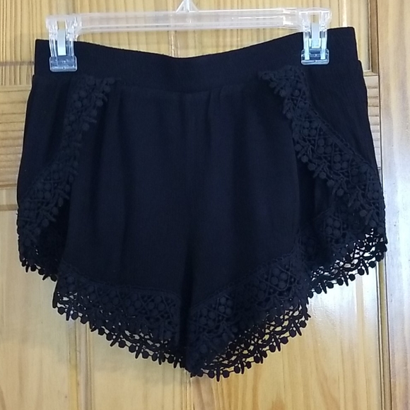 La Hearts Pants - L.A. Hearts Adorable Black Lace Trim Shorts